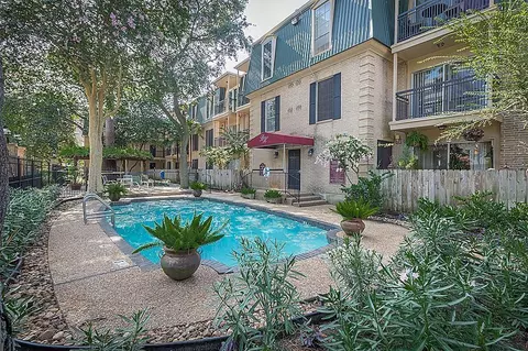 4515 Briar Hollow Pl #304, Houston, TX 77027