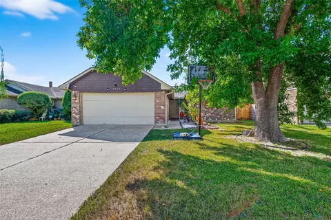 8522 Grand Knolls Dr, Houston, TX 77083