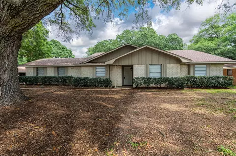 1025 N Meyer St, Sealy, TX 77474
