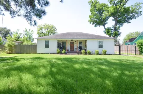 219 W 30th St, Houston, TX 77018