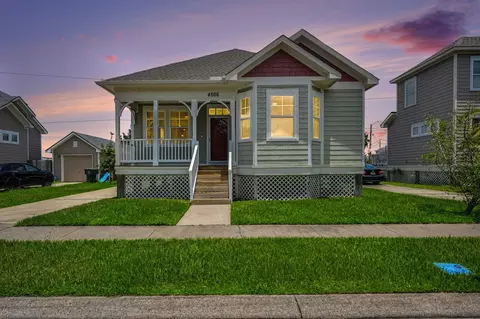 4506 N Live Oak Cir, Galveston, TX 77550