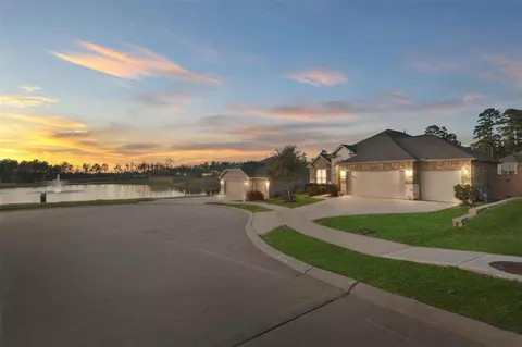 307 Red Maple Ln, Conroe, TX 77304 photo 1