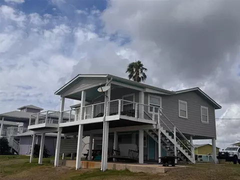 103 S T Head Dr, Seadrift, TX 77983