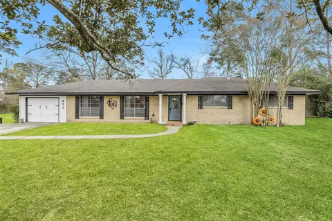 222 Hillcrest Dr, Conroe, TX 77303