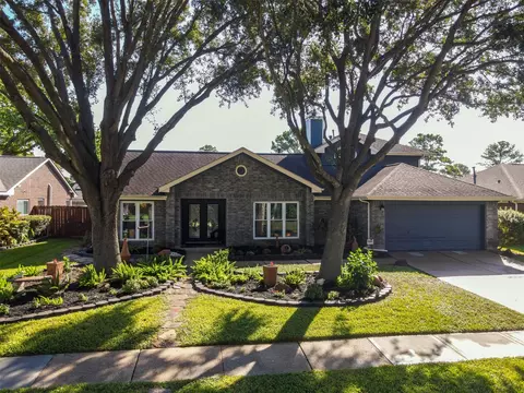 2402 Featherton Ct, Sugar Land, TX 77478