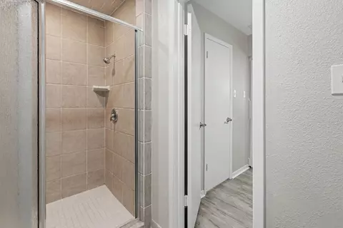 Bath - 19514 Lockridge Dr, Spring, TX 77373 photo 3 of 3