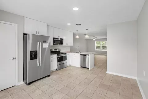 Kitchen - 19514 Lockridge Dr, Spring, TX 77373 photo 2 of 3