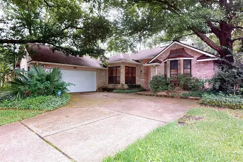 2611 Brookdale Dr, Kingwood, TX 77339