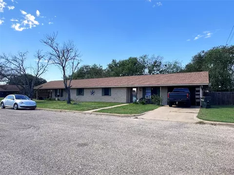 207 Cactus St, Giddings, TX 78942