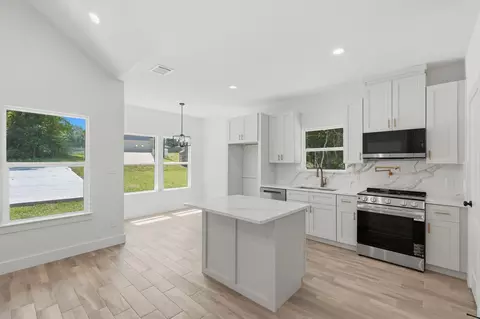 Kitchen - 15290 Arrowhead Loop W, Willis, TX 77378 photo 1 of 2