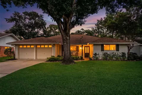 10502 Shadow Wood Dr, Houston, TX 77043