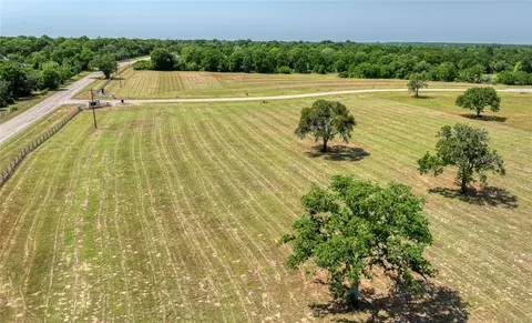 140 Bellwood Lake Ln, Bellville, TX 77418