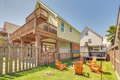 207 Sandpebble Pl, Surfside Beach, TX 77541