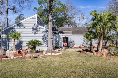 13802 Lynnwood Ln, Sugar Land, TX 77498