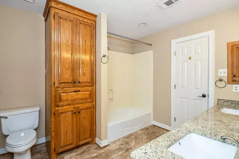 Bath - 4200 County Road 502e, Sweeny, TX 77480 photo 3 of 5