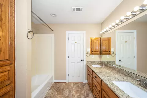 Bath - 4200 County Road 502e, Sweeny, TX 77480 photo 5 of 5