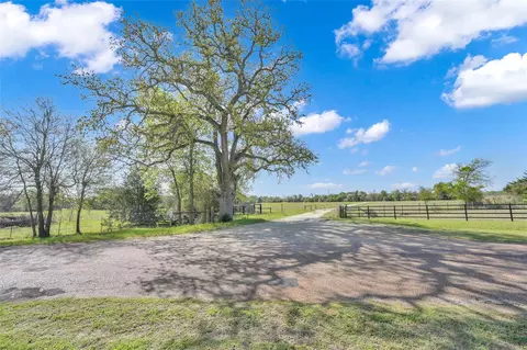 1111 S Hickory Loop, Calvert, TX 77837 photo 4