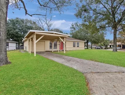 1000 S Shepherd Dr, Baytown, TX 77520