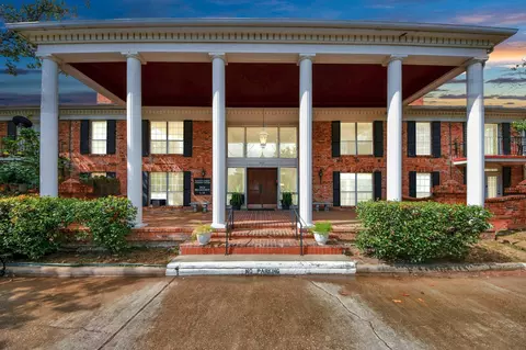 2824 Briarhurst Dr #12, Houston, TX 77057
