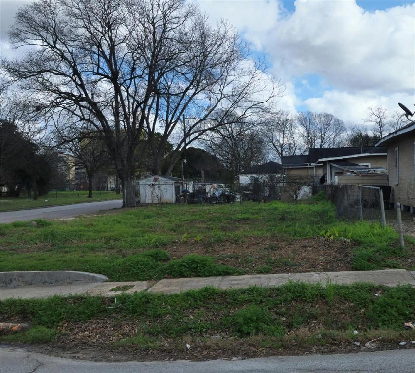 3311 Sampson St  
