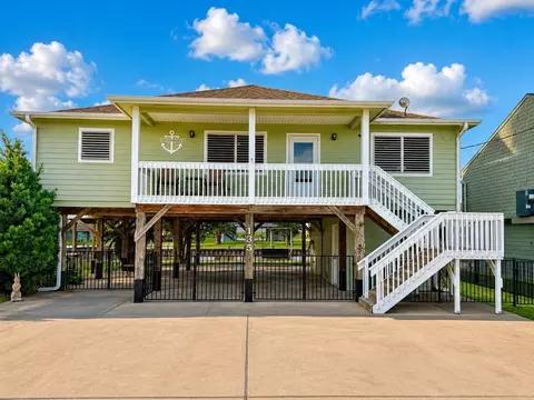 135 Sand Shoals Rd, Freeport, TX 77541