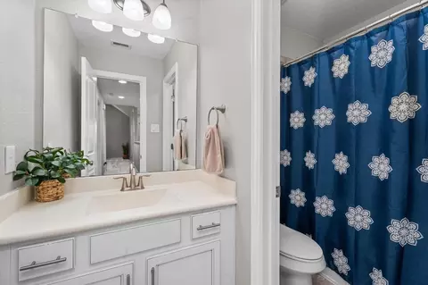 Bath - 3869 Oakmist Bend Ln, Spring, TX 77386 photo 3 of 3