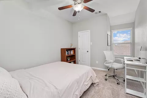 Bedroom - 3869 Oakmist Bend Ln, Spring, TX 77386 photo 4 of 5