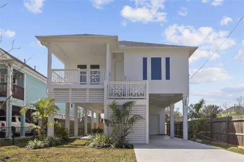 506 Pine Rd, Kemah, TX 77565