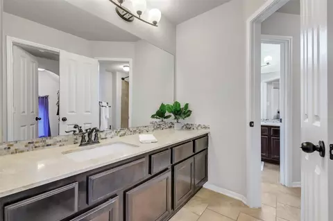 Bath - 28030 Comal Karst Dr, Spring, TX 77386 photo 6 of 9