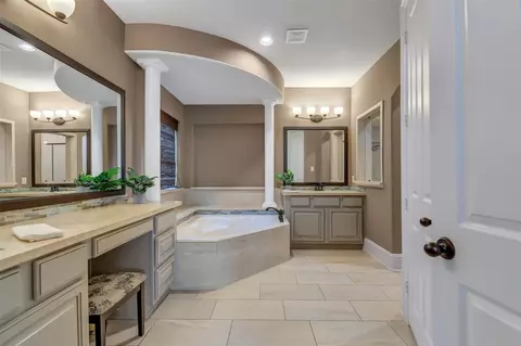 Bath - 28030 Comal Karst Dr, Spring, TX 77386 photo 2 of 9