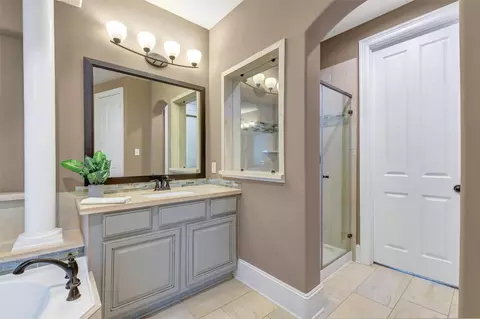 Bath - 28030 Comal Karst Dr, Spring, TX 77386 photo 5 of 9