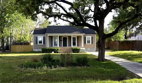 717 Sue Barnett Dr, Houston, TX 77018