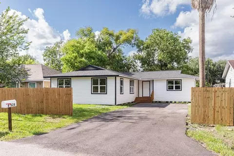 6524 Loma Vista St, Houston, TX 77085
