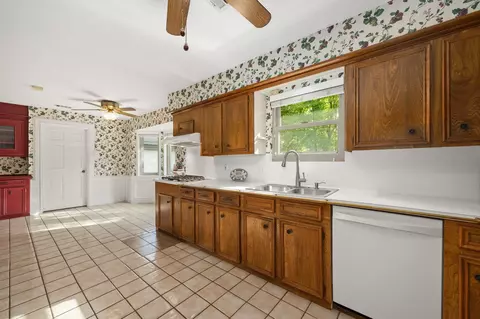 Kitchen - 6806 Billingham Ct, Spring, TX 77379 photo 3 of 4