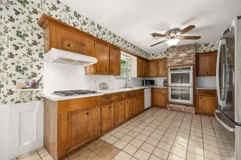 Kitchen - 6806 Billingham Ct, Spring, TX 77379 photo 2 of 4