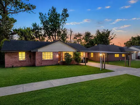 5810 Langley Rd, Houston, TX 77016