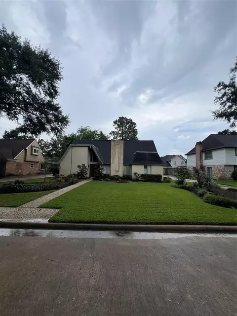 2015 Hamlin Valley Dr, Houston, TX 77090