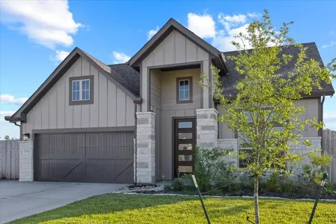11615 E Wood Dr, Baytown, TX 77523
