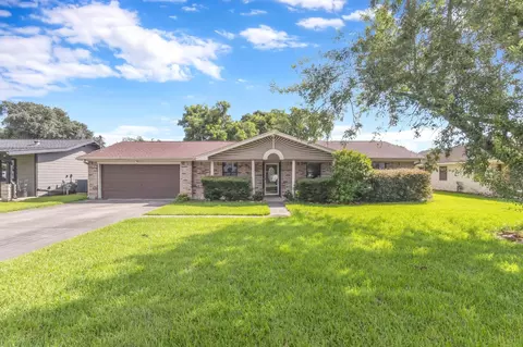 915 S 14th St, Nederland, TX 77627