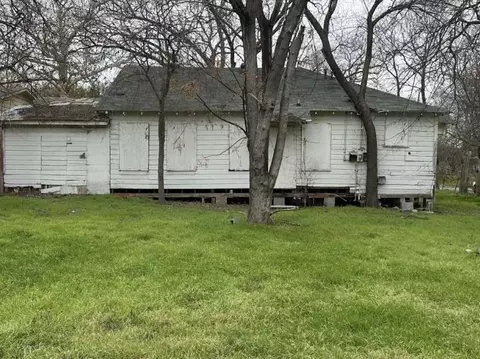 764 Robert St, Seguin, TX 78155