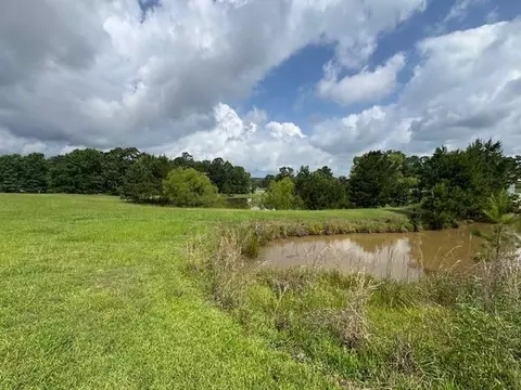 37 Silver Lakes Dr, Huntsville, TX 77340