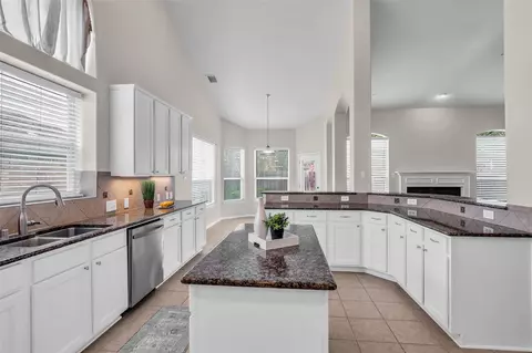 Kitchen - 3219 Legends Mist Dr, Spring, TX 77386 photo 6 of 6