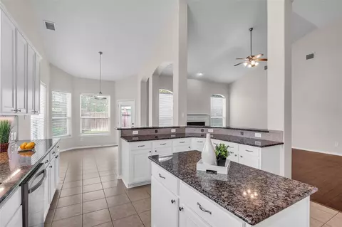 Kitchen - 3219 Legends Mist Dr, Spring, TX 77386 photo 3 of 6