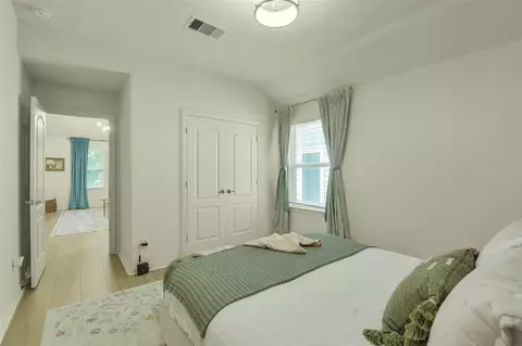 Bedroom - 38 Hallmark Dr, Conroe, TX 77304 photo 6 of 8
