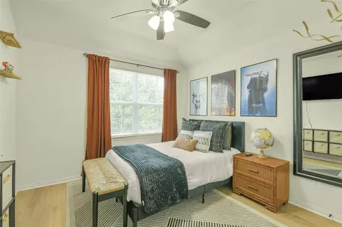 Bedroom - 38 Hallmark Dr, Conroe, TX 77304 photo 7 of 8