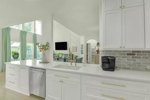Kitchen - 38 Hallmark Dr, Conroe, TX 77304 photo 11 of 12