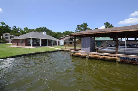 320 Lakefront Dr, Onalaska, TX 77360