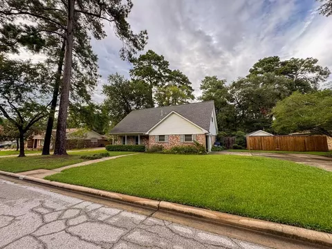 229 Hickory Dr, Huntsville, TX 77340