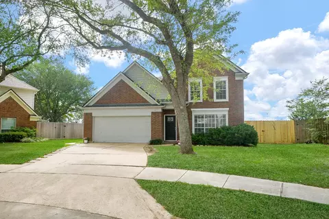 4015 Greenwood Dr, Pearland, TX 77584