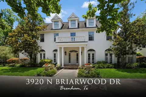 3920 N Briarwood Dr, Brenham, TX 77833